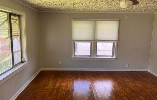 2 bedroom home in Historic Downtown Walking District of Morehead City with fenced in yard