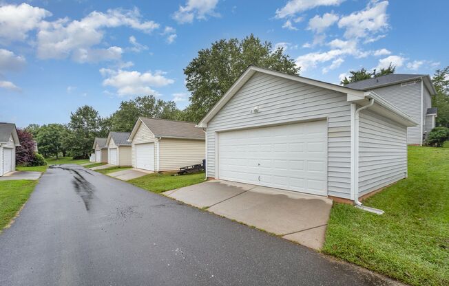 3 beds, 2.5 baths, $2,000