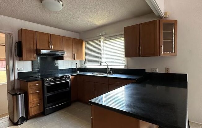 3 beds, 2 baths, $4,100