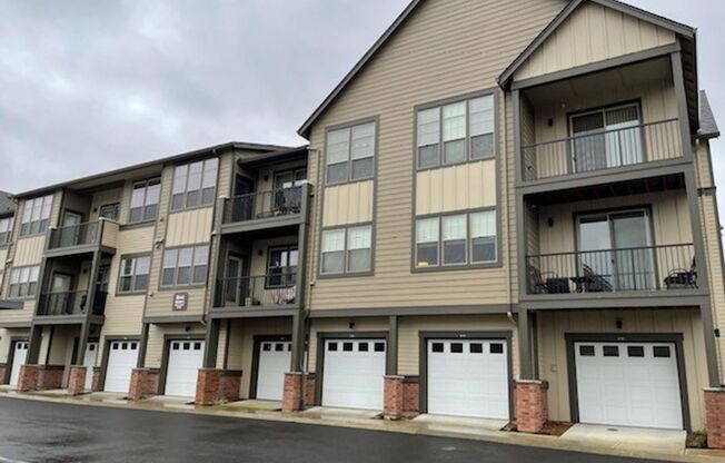 Newer Bethany Condo - 2 bedrooms 2 Baths, 1015 Sq. Ft.