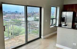 Beautiful two bed two bath condo!! United Center/medical District/Ogden