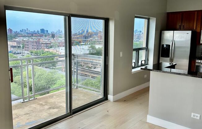 Beautiful two bed two bath condo!! United Center/medical District/Ogden