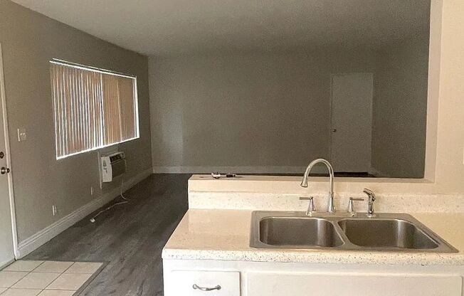 Silverwood Apartments (538,550,562)