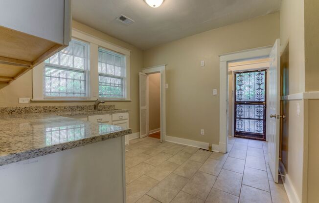 2 beds, 1 bath, $1,395