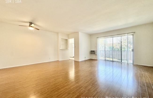 242 S DOHENY DR