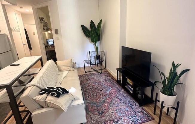 324 W 47 ST