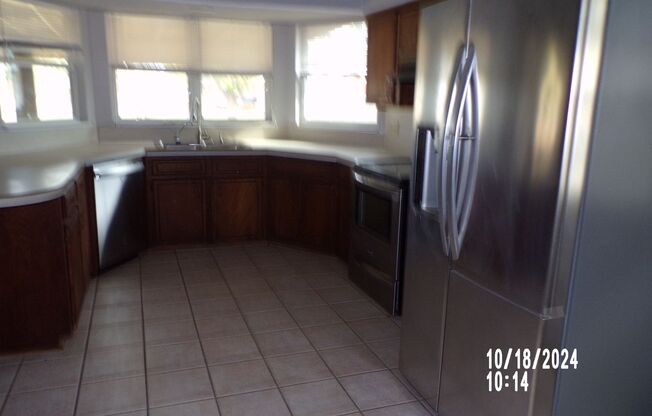 3 beds, 2 baths, $1,595