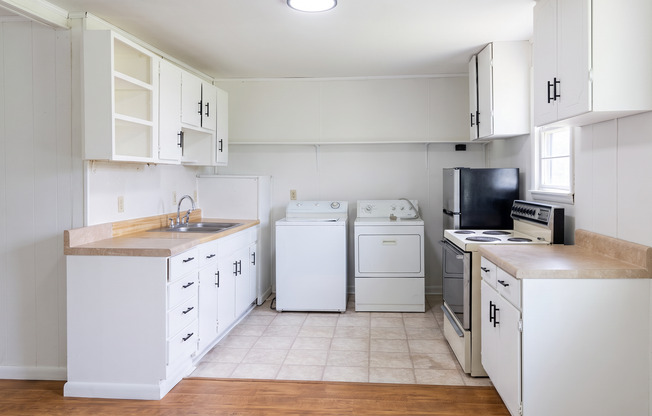 Spacious 1-Bedroom Apartment in Lenoir – $1,000/Month