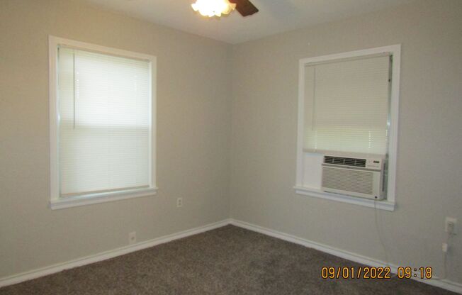 3 beds, 1 bath, $750