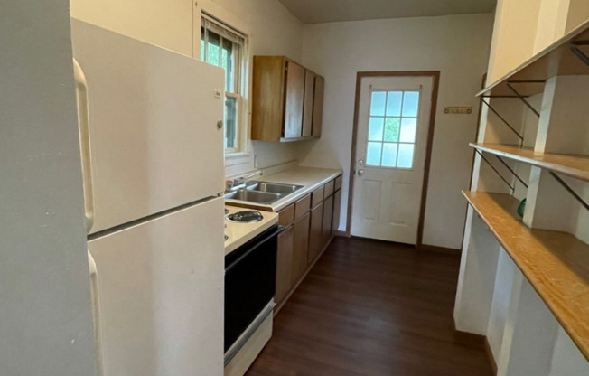 3 beds, 1 bath, $1,500