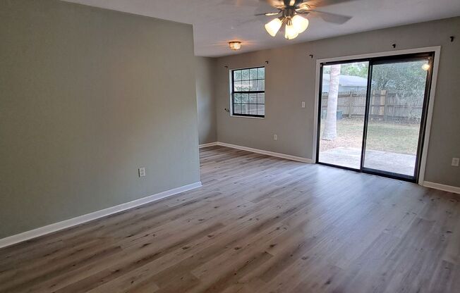3/2 house in convenient NW location!