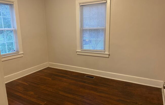 2 beds, 1 bath, $995