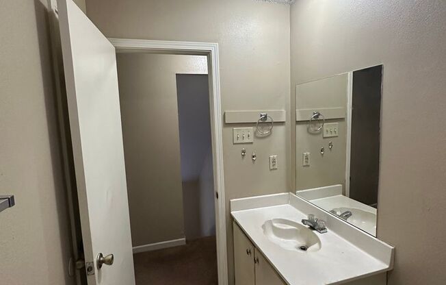 1 bed, 1 bath, 892 sqft, $725, Unit 1446-D