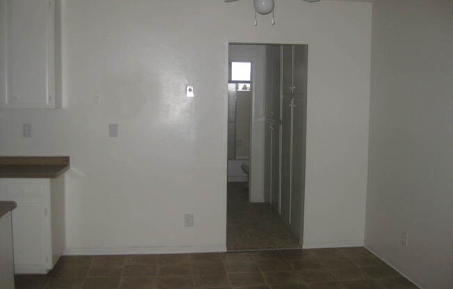 2 beds, 1 bath, $2,100, Unit G