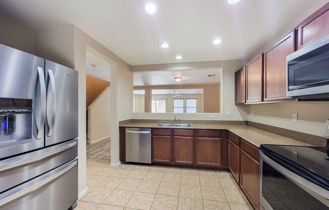 Large fully applianced kitchen!
