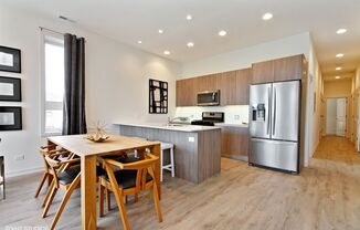 STUNNING PORTAGE PARK 2 BED 2 BA WITH CONDO QUALITY FINISHES