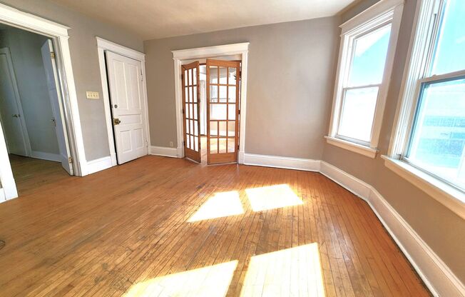 ENTEGJ - 3027-3029 N Holton Ave