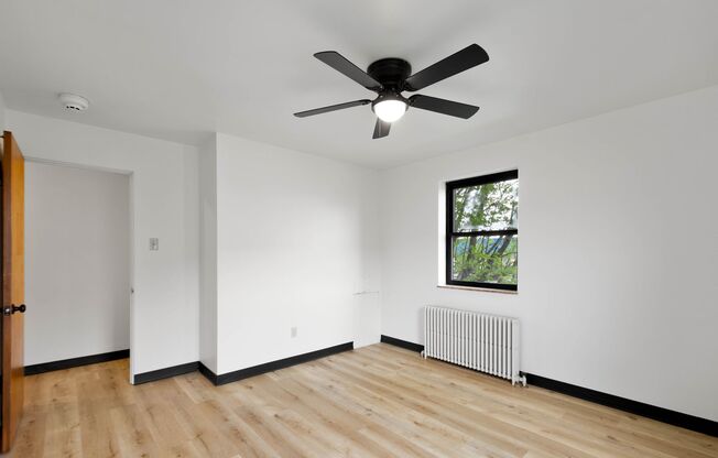 2 beds, 1 bath, 800 sqft, $475, Unit 2117 Brownsville Road - B22