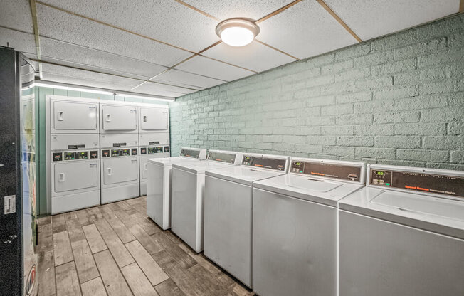 apartment complex with Laundry Facilities