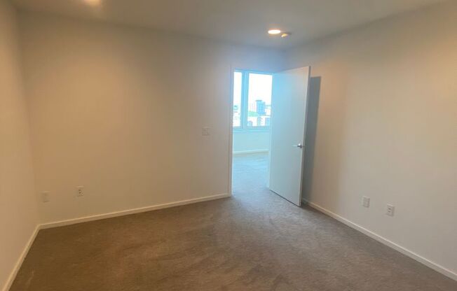 2 beds, 2 baths, 1,008 sqft, $1,715, Unit 905