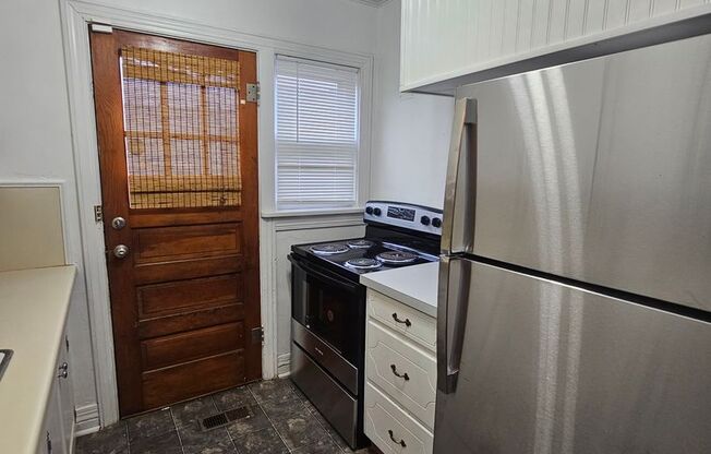 2 beds, 1 bath, 1,200 sqft, $1,250, Unit 1115 S Gary Pl
