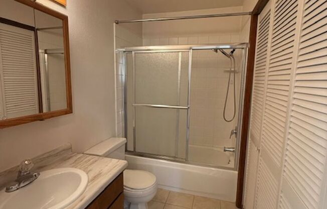 2 beds, 1 bath, $1,595