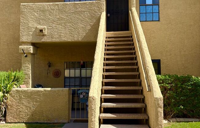 **COZY 2 BEDROOM/1 BATHROOM/GARAGE CONDO IN CHANDLER - (ALMA SCHOOL & ELLIOT)**