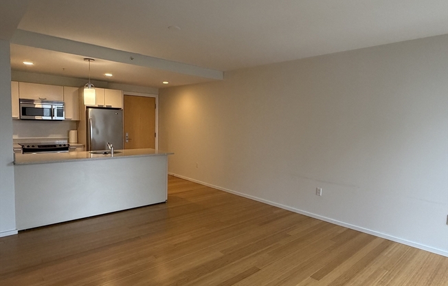 1 bed, 1 bath, 800 sqft, $3,600, Unit 402
