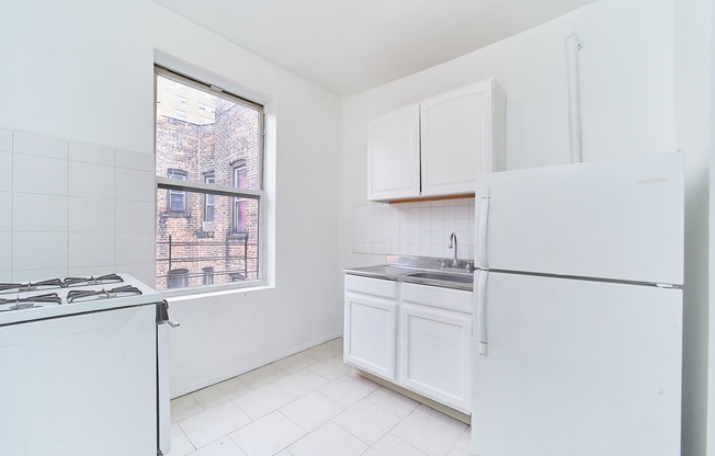 520 W 156 ST