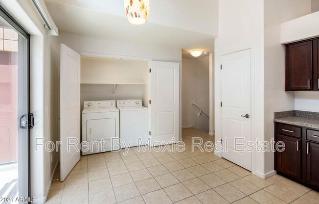 330 S Farmer Ave