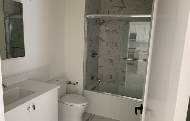 1 bed, 1 bath, 700 sqft, $3,425, Unit 306