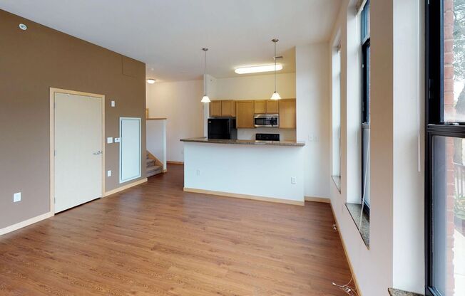 2 beds, 1.5 baths, $2,450, Unit 602 W Main St