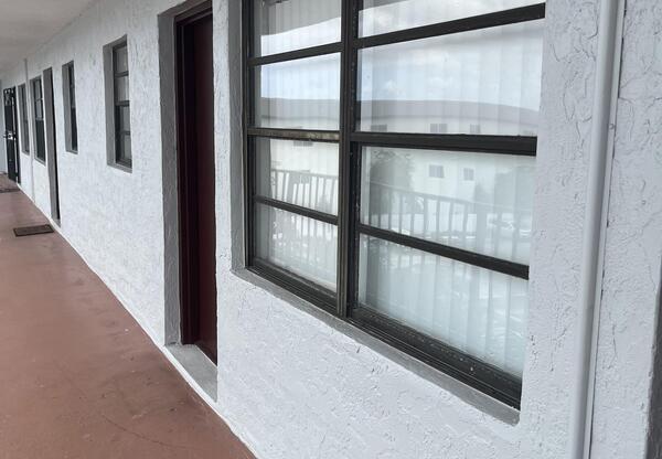 1325 W 68 ST