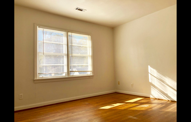 3 Bed 1 Bath in East Point!!