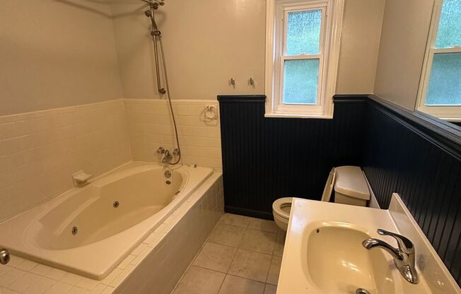 3 beds, 2 baths, $1,750