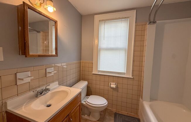 2 beds, 1 bath, 574 sqft, $1,995, Unit 257 Sheffield Ave Unit 1