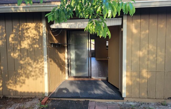 $1200 - Jefferson Square - Updated 2/2