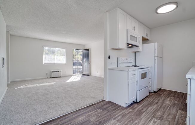 2 beds, 1 bath, 900 sqft, $2,195, Unit 8324-31