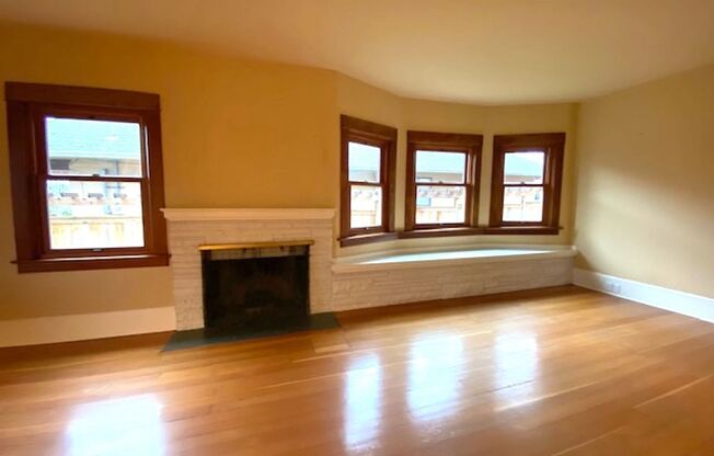 Beautiful 3-Bedroom Craftsman in Wallingford