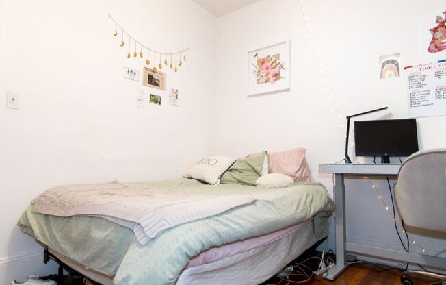 3 beds, 1 bath, $3,300, Unit Unit #10