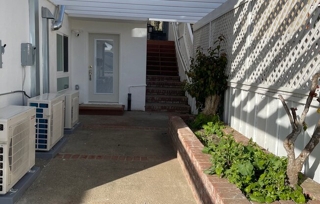 633 ROCCA AVE