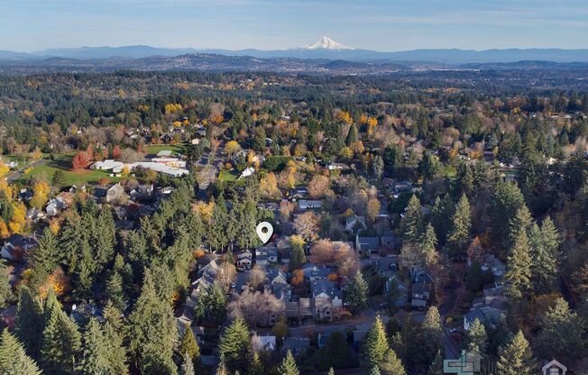 Fully Furnished Lake Oswego Gem!!!!