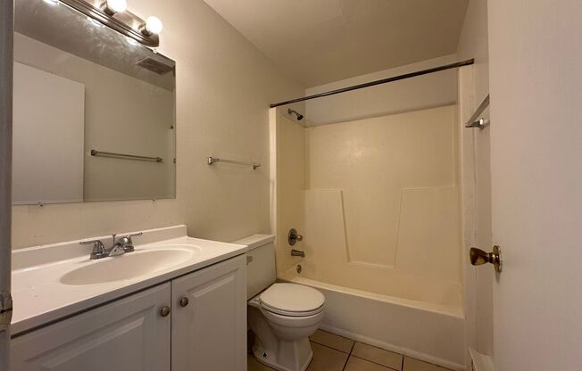 2 beds, 1 bath, $895, Unit 8