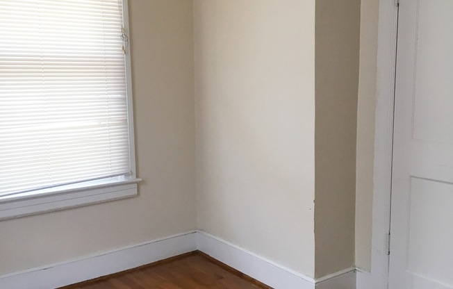 2 beds, 1 bath, $1,000, Unit B