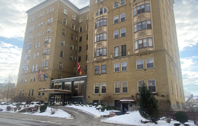 1 bed, 1 bath, $1,050, Unit 325