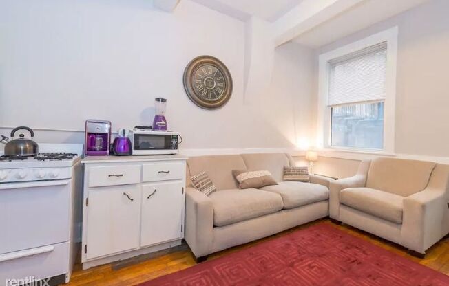 2 beds, 1 bath, , $2,600, Unit 1R