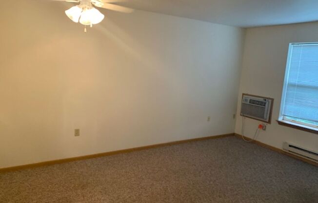 1 bed, 1 bath, 615 sqft, $1,000, Unit 220