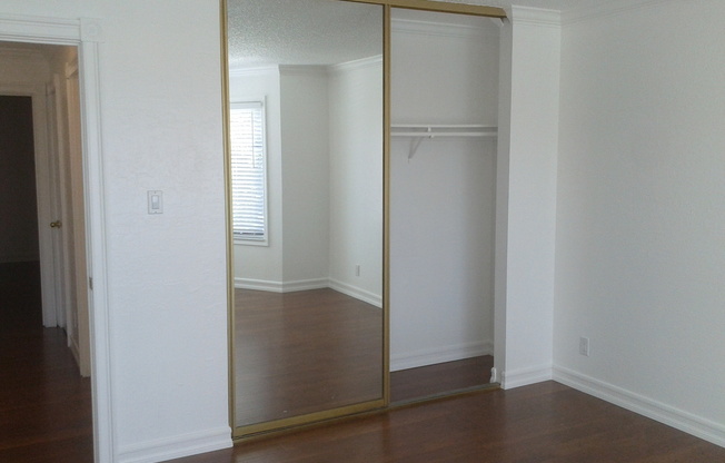 2 beds, 1 bath, $2,850, Unit # 2