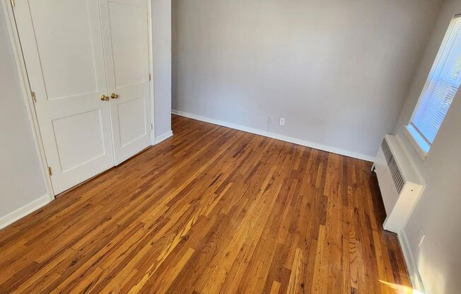 2 beds, 1 bath, 897 sqft, $2,335, Unit B-08