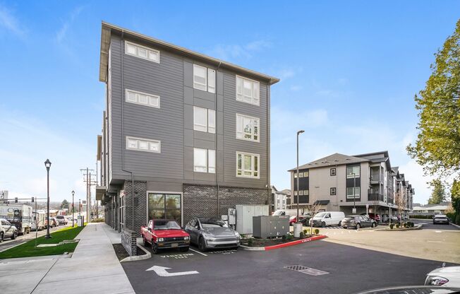 1 bed, 1 bath, 655 sqft, $1,395, Unit 313